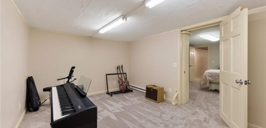 1340 Camelot Drive, Liberty, MO 64068