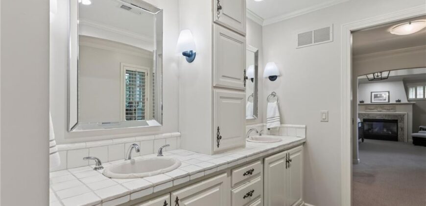 1340 Camelot Drive, Liberty, MO 64068
