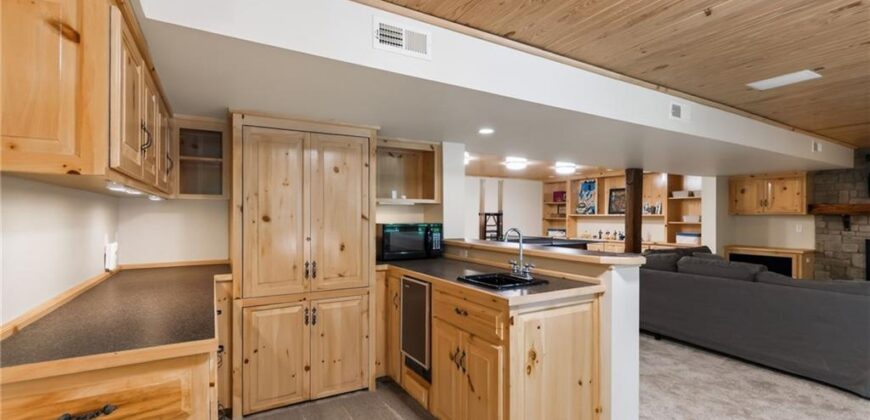 1340 Camelot Drive, Liberty, MO 64068