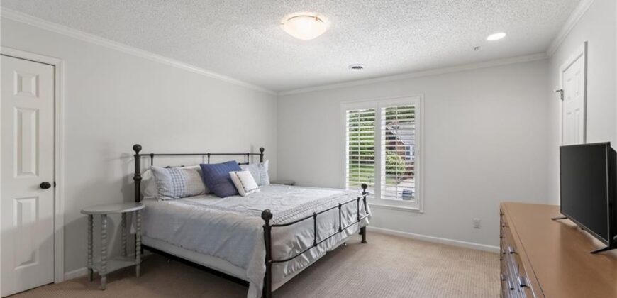 1340 Camelot Drive, Liberty, MO 64068