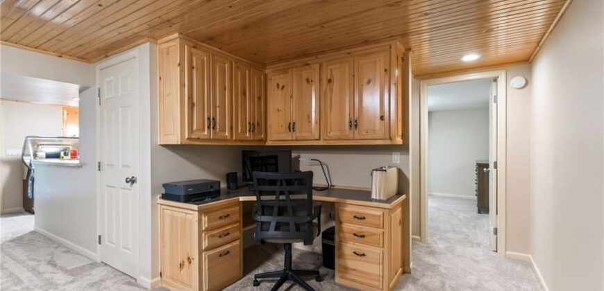 1340 Camelot Drive, Liberty, MO 64068