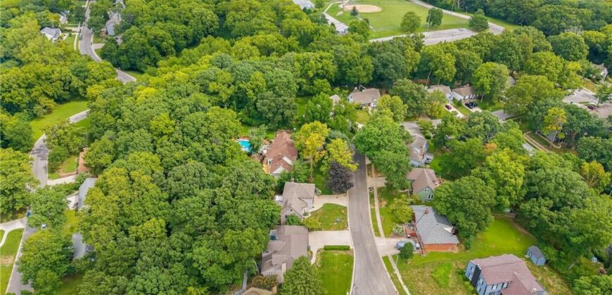 1340 Camelot Drive, Liberty, MO 64068