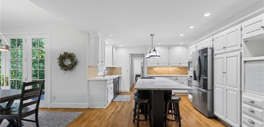 1340 Camelot Drive, Liberty, MO 64068