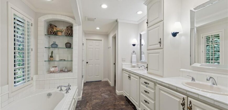 1340 Camelot Drive, Liberty, MO 64068