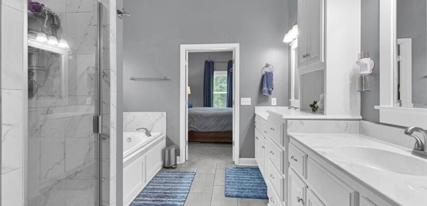 1208 N Silverleaf Court, Liberty, MO 64068