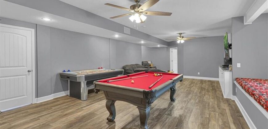1208 N Silverleaf Court, Liberty, MO 64068