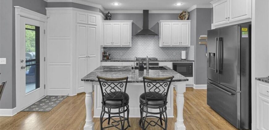 1208 N Silverleaf Court, Liberty, MO 64068