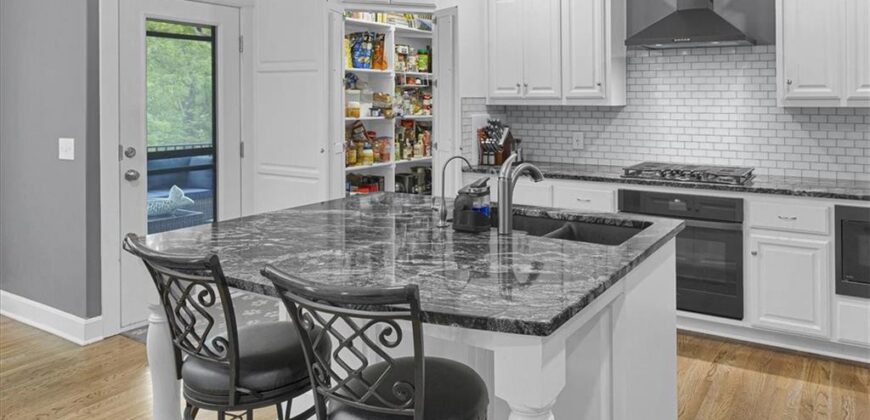 1208 N Silverleaf Court, Liberty, MO 64068