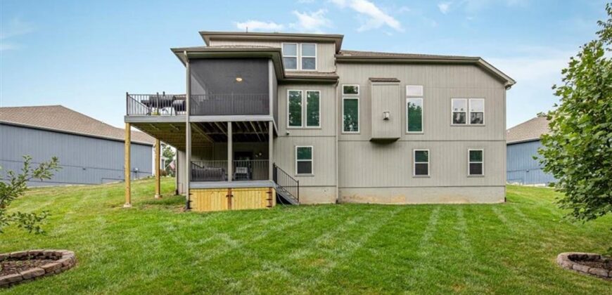 1208 N Silverleaf Court, Liberty, MO 64068