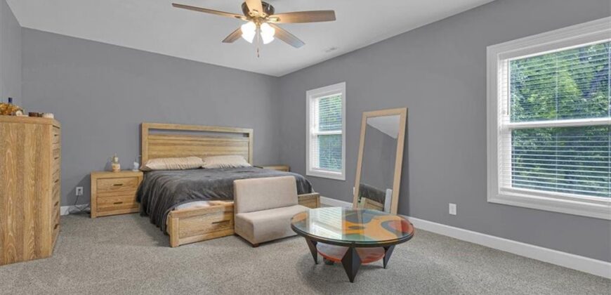 1208 N Silverleaf Court, Liberty, MO 64068