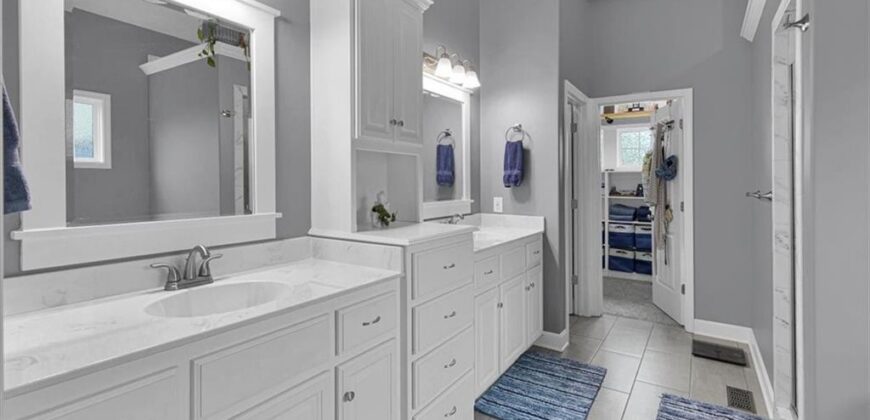 1208 N Silverleaf Court, Liberty, MO 64068