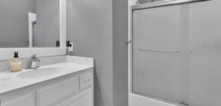 1208 N Silverleaf Court, Liberty, MO 64068