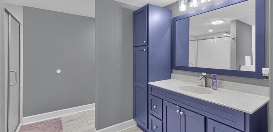 1208 N Silverleaf Court, Liberty, MO 64068