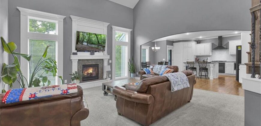 1208 N Silverleaf Court, Liberty, MO 64068
