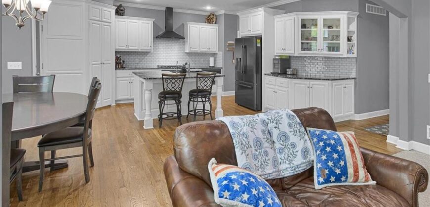 1208 N Silverleaf Court, Liberty, MO 64068