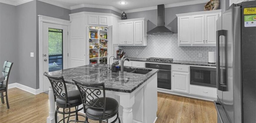 1208 N Silverleaf Court, Liberty, MO 64068