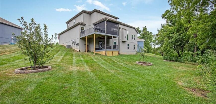 1208 N Silverleaf Court, Liberty, MO 64068