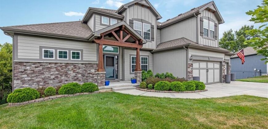 1208 N Silverleaf Court, Liberty, MO 64068