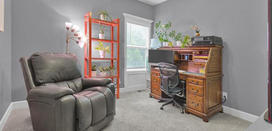 1208 N Silverleaf Court, Liberty, MO 64068