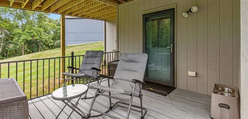 1208 N Silverleaf Court, Liberty, MO 64068