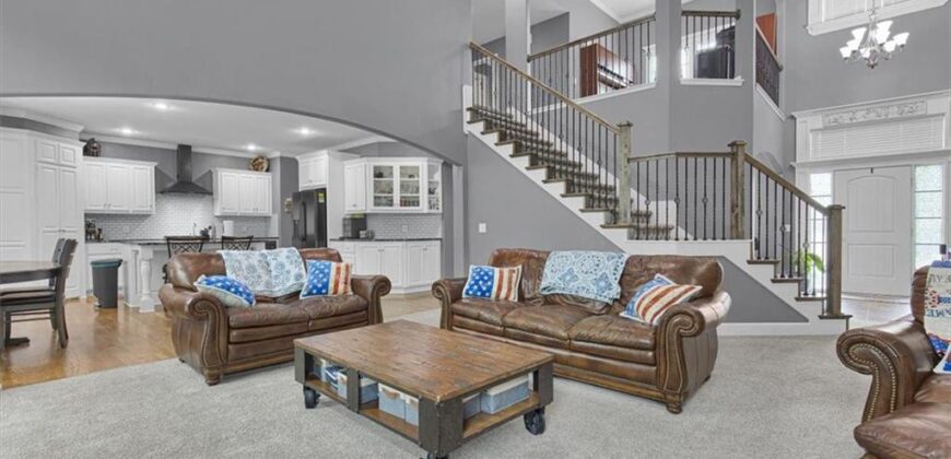 1208 N Silverleaf Court, Liberty, MO 64068