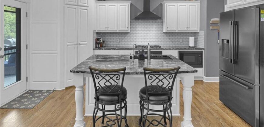 1208 N Silverleaf Court, Liberty, MO 64068