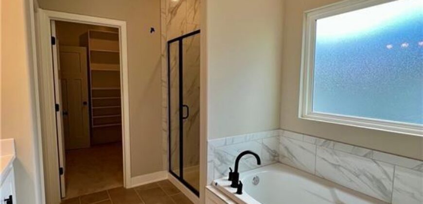 528 Skyview Lane, Liberty, MO 64068