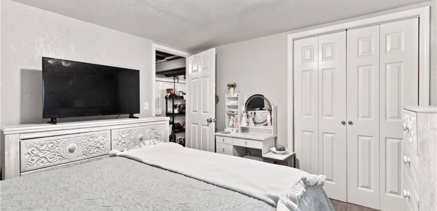 1044 HIGHLAND Drive, Liberty, MO 64068