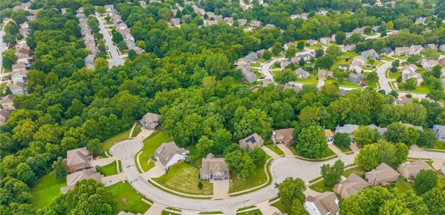 6388 NW Sioux Drive, Parkville, MO 64152