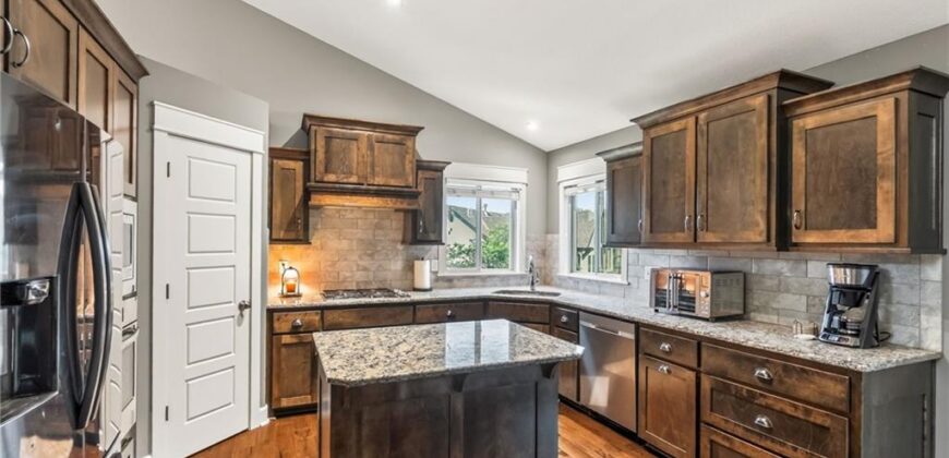 6388 NW Sioux Drive, Parkville, MO 64152