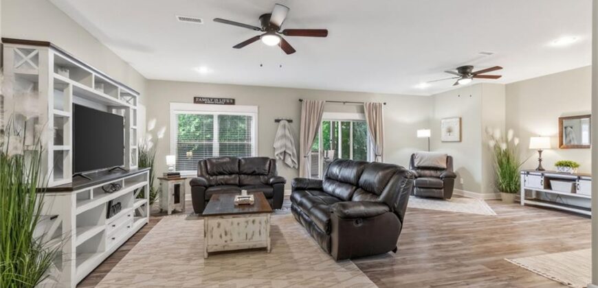 6388 NW Sioux Drive, Parkville, MO 64152
