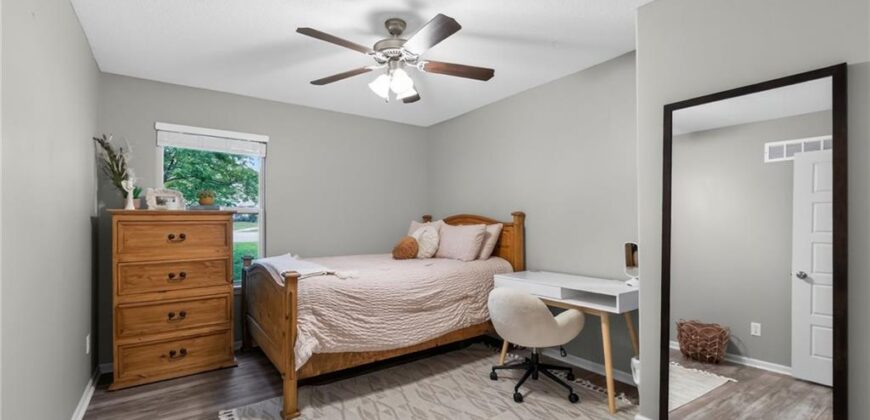 6388 NW Sioux Drive, Parkville, MO 64152