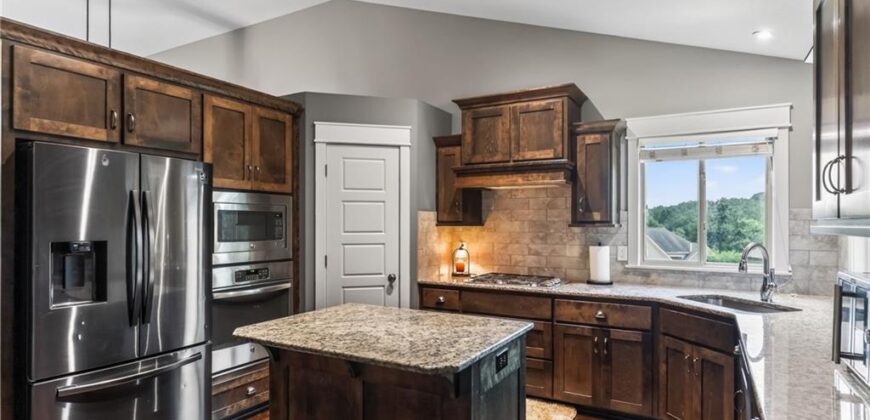 6388 NW Sioux Drive, Parkville, MO 64152