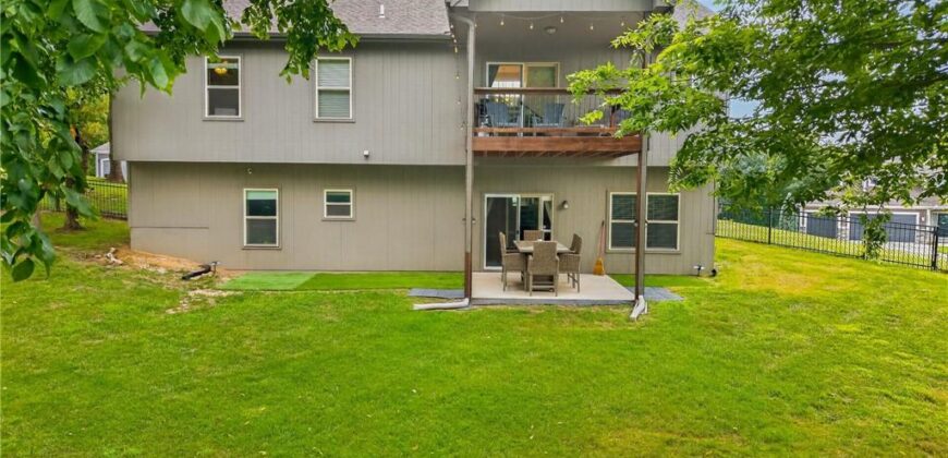 6388 NW Sioux Drive, Parkville, MO 64152
