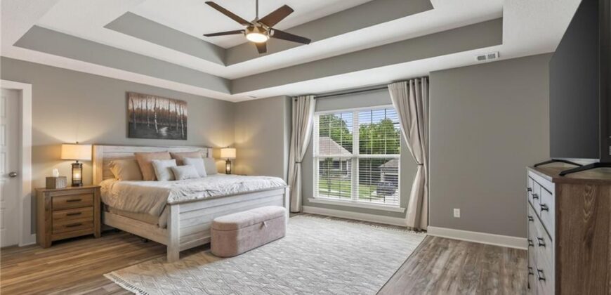 6388 NW Sioux Drive, Parkville, MO 64152