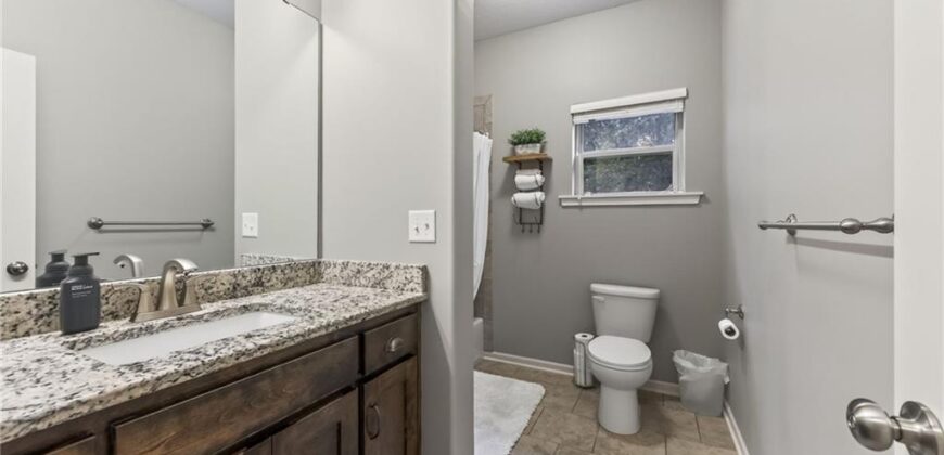 6388 NW Sioux Drive, Parkville, MO 64152