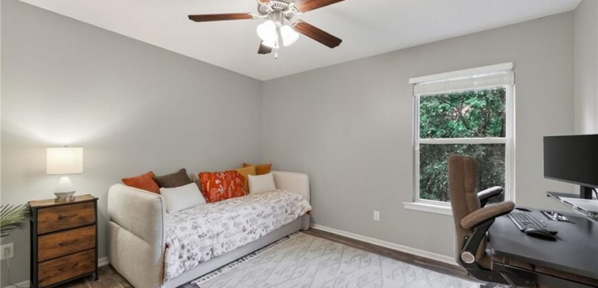 6388 NW Sioux Drive, Parkville, MO 64152