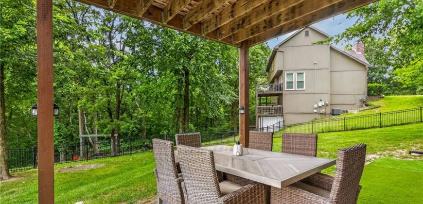 6388 NW Sioux Drive, Parkville, MO 64152