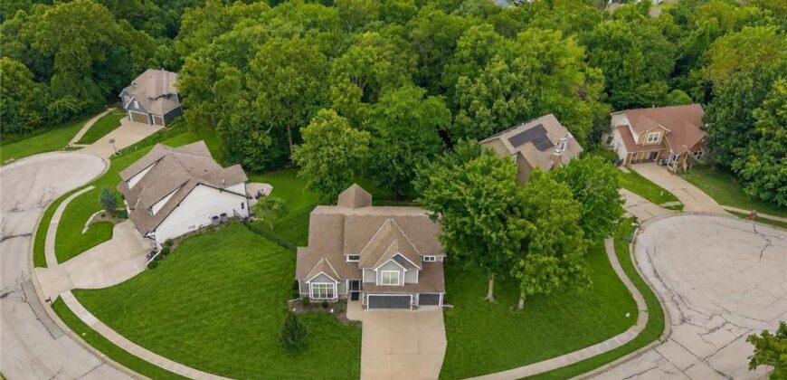 6388 NW Sioux Drive, Parkville, MO 64152
