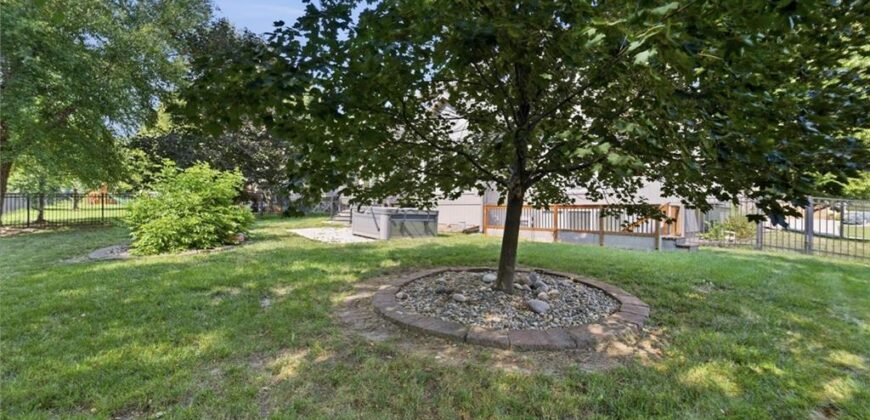 8808 N Oxford Avenue, Kansas City, MO 64157