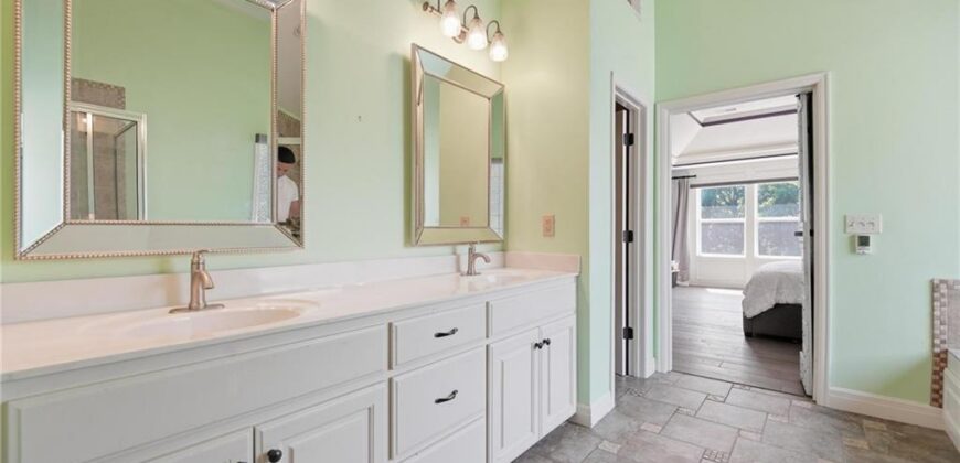 8808 N Oxford Avenue, Kansas City, MO 64157