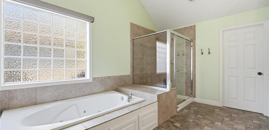 8808 N Oxford Avenue, Kansas City, MO 64157
