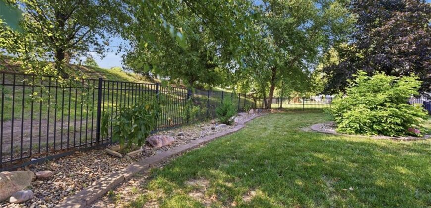 8808 N Oxford Avenue, Kansas City, MO 64157