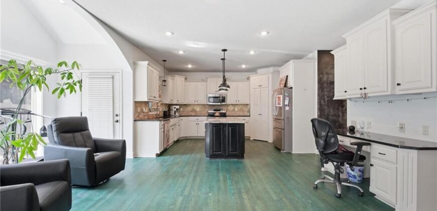 8808 N Oxford Avenue, Kansas City, MO 64157