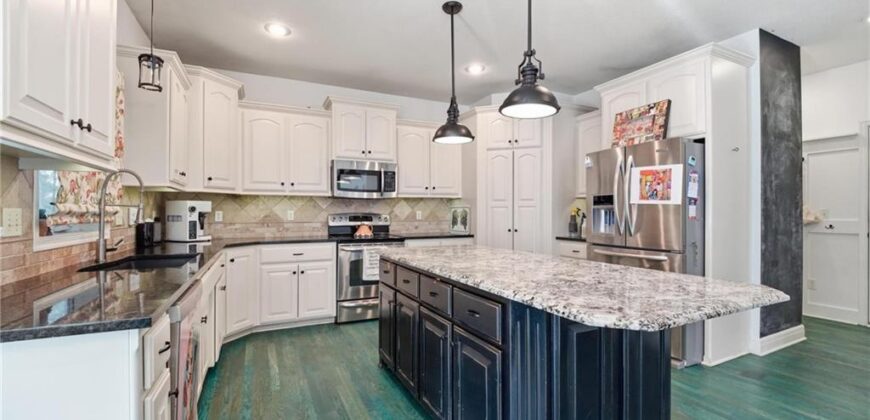 8808 N Oxford Avenue, Kansas City, MO 64157