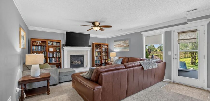 10820 N Smalley Court, Kansas City, MO 64157
