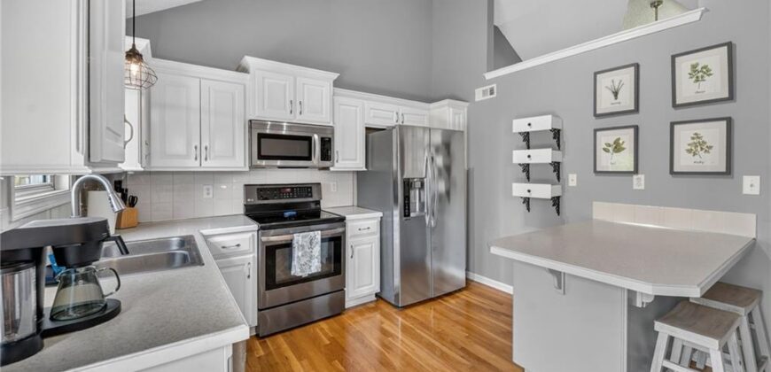 10820 N Smalley Court, Kansas City, MO 64157
