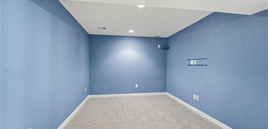 5303 NW 60th Terrace, Kansas City, MO 64151