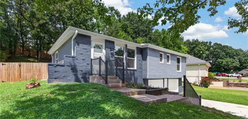 9310 NW 68th Street, Parkville, MO 64152