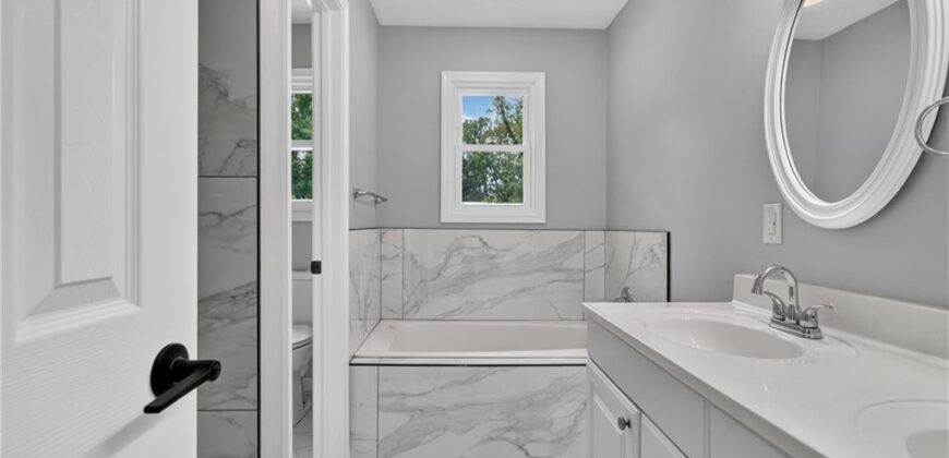 9310 NW 68th Street, Parkville, MO 64152